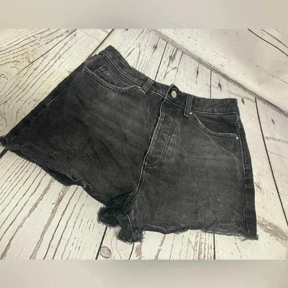 Zara short black distressed jean short‎ women’s size 6 - Picture 1 of 8